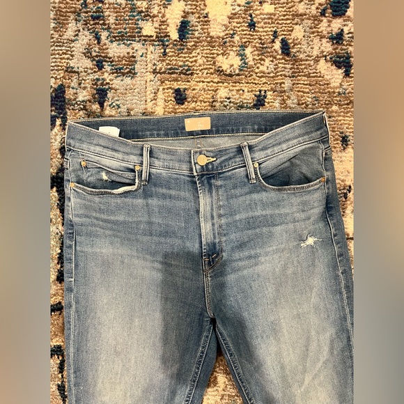 Size 32 MOTHER mid rise dazzler ankle fray - Picture 2 of 5